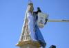 Renovaron el manto de la Virgen de Itatí de la rotonda
