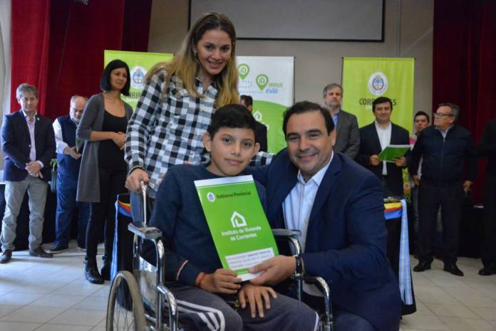 Valdés entrega 50 viviendas en Curuzú Cuatiá 28-05-19 MSF_4