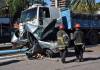 Giró en “U” y lo embistió un camión