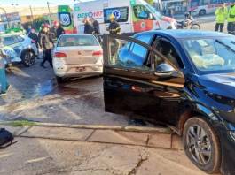 Un conductor ebrio ignoró el semáforo y estuvo a punto de causar un choque fatal