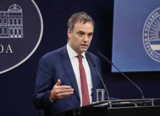Un testimonio complica a Adorni por un pago de USD 21.000 por un alquiler